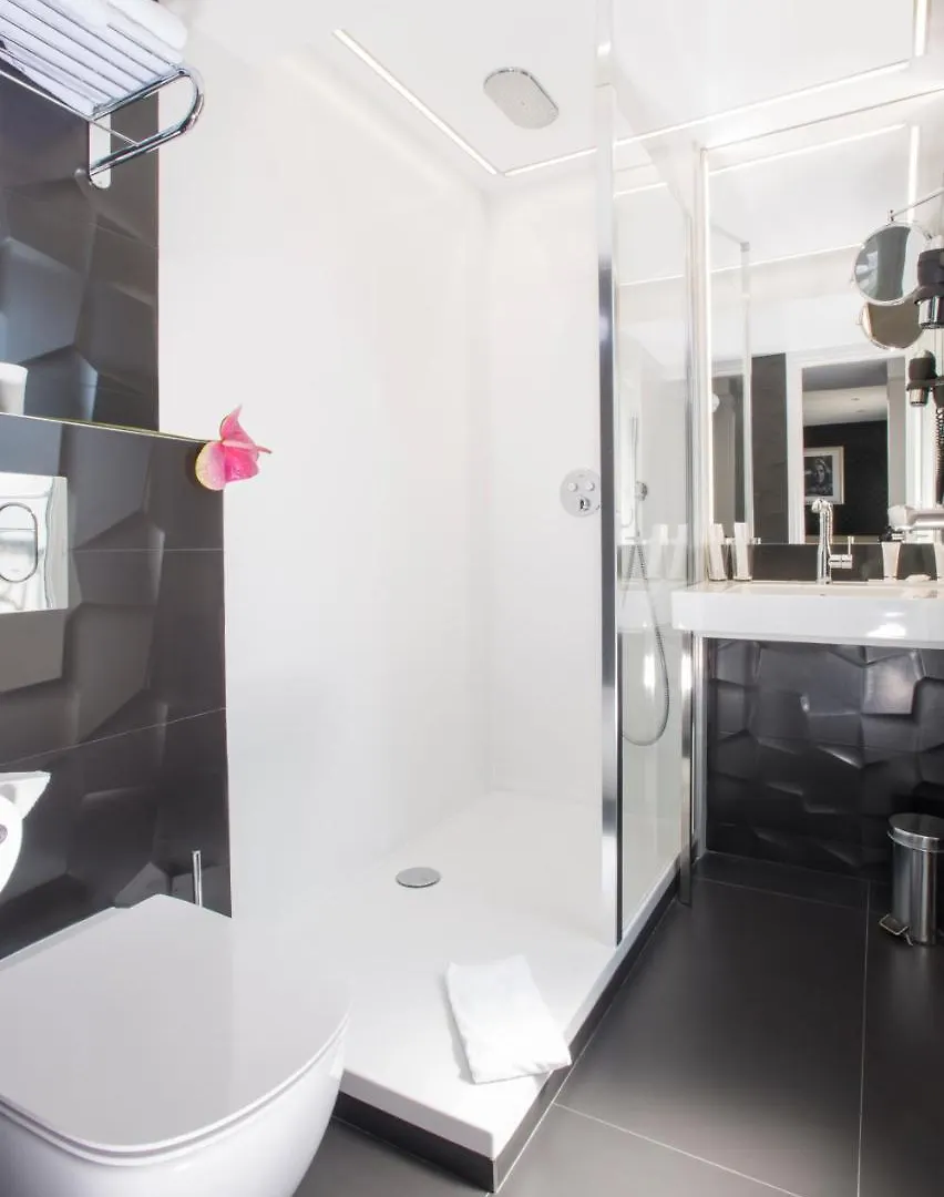 ***  Hotel Icone Paris France